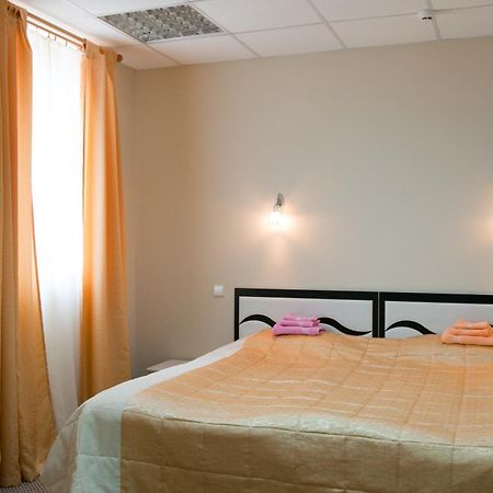 Avenue Hotel Zaslawye Bagian luar foto