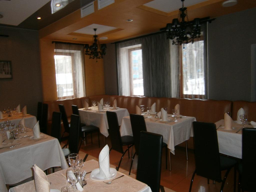 Avenue Hotel Zaslawye Bagian luar foto