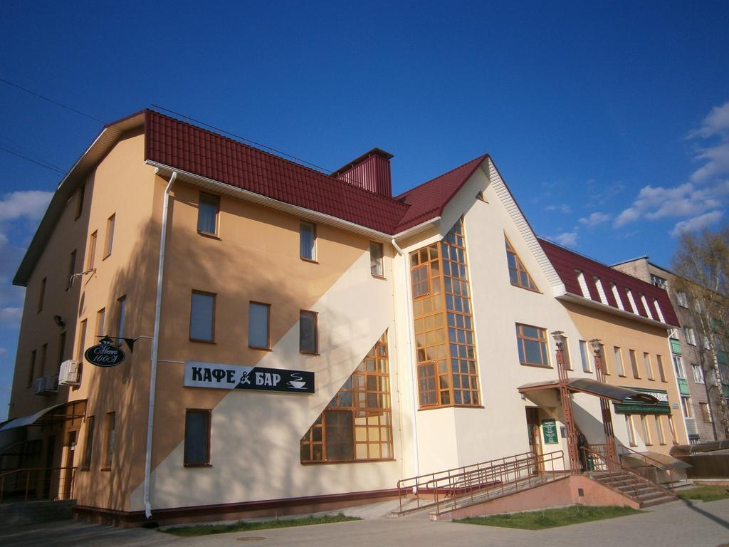 Avenue Hotel Zaslawye Bagian luar foto