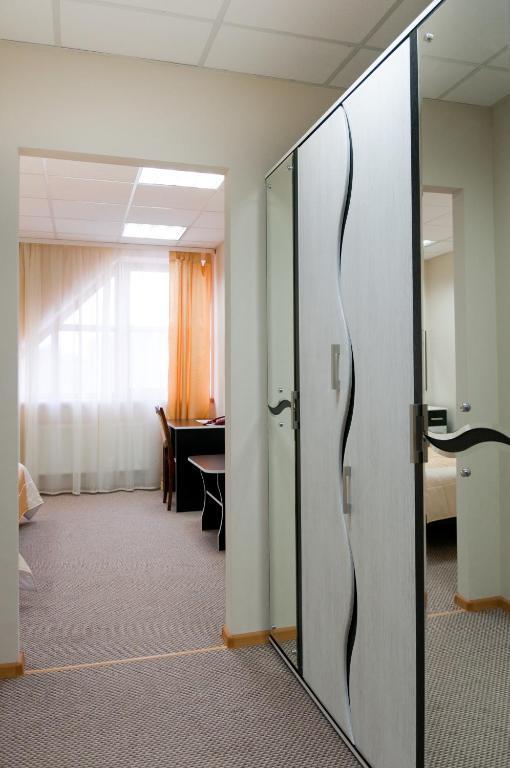 Avenue Hotel Zaslawye Ruang foto