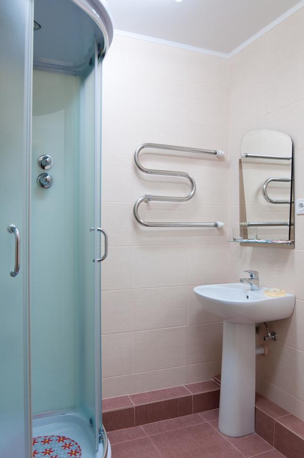 Avenue Hotel Zaslawye Bagian luar foto