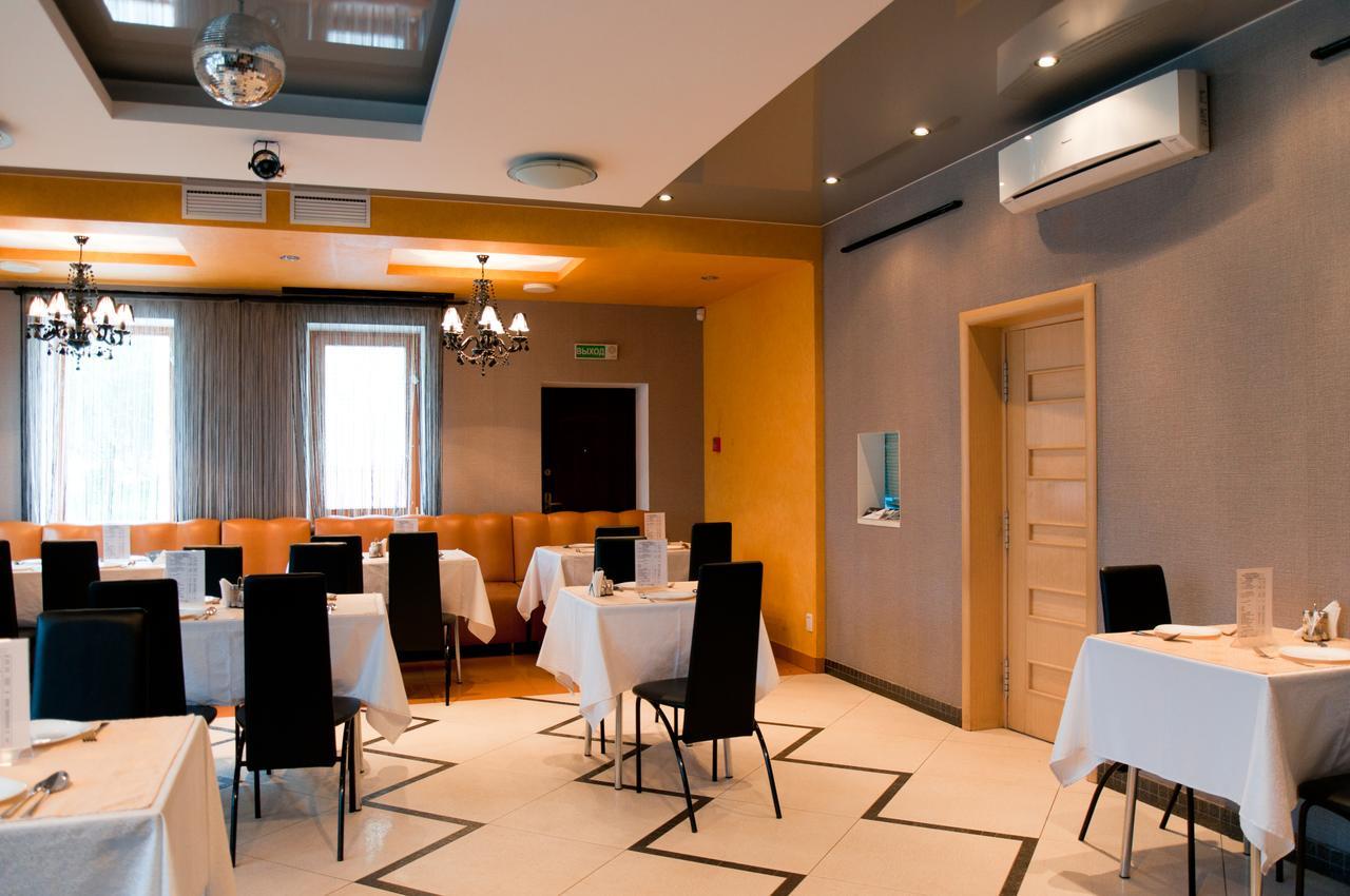 Avenue Hotel Zaslawye Bagian luar foto