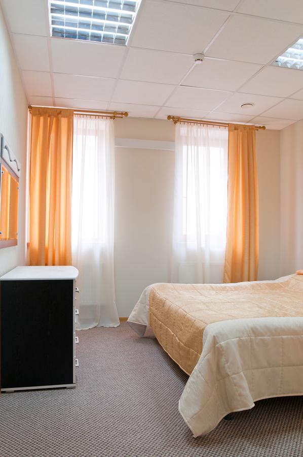 Avenue Hotel Zaslawye Bagian luar foto