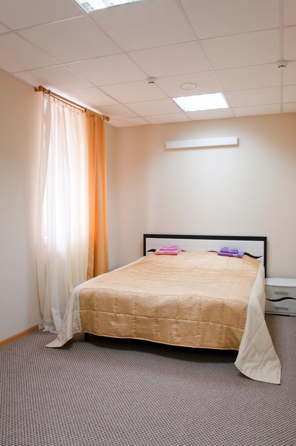 Avenue Hotel Zaslawye Bagian luar foto