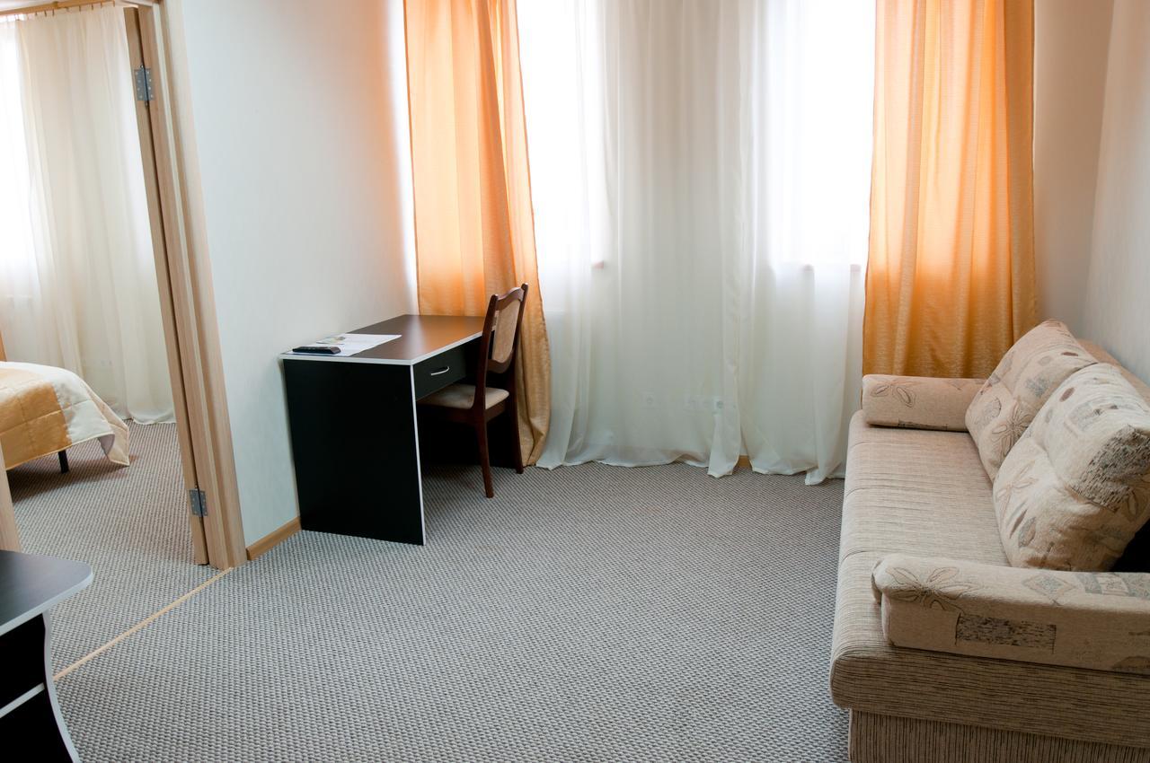 Avenue Hotel Zaslawye Ruang foto