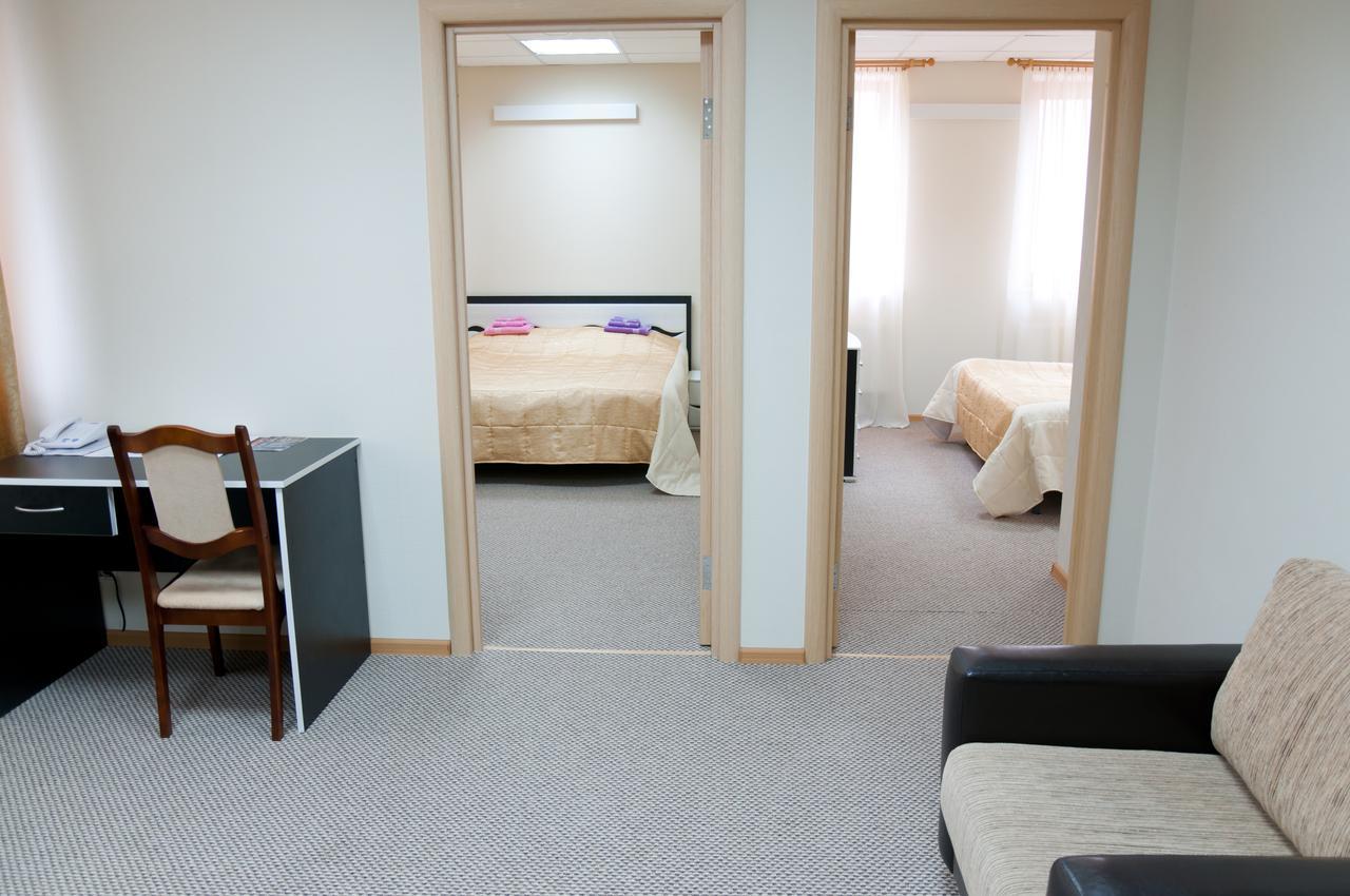 Avenue Hotel Zaslawye Bagian luar foto